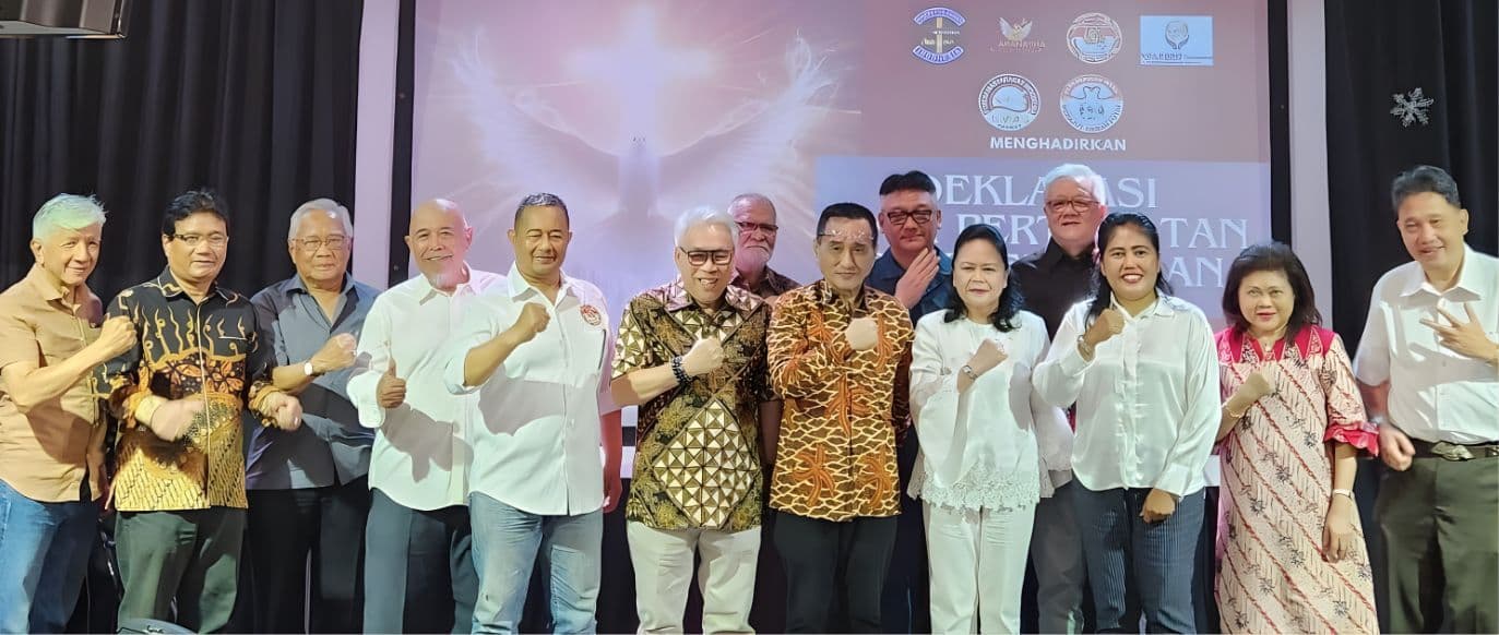 Tim layanan CCC menyambut peserta